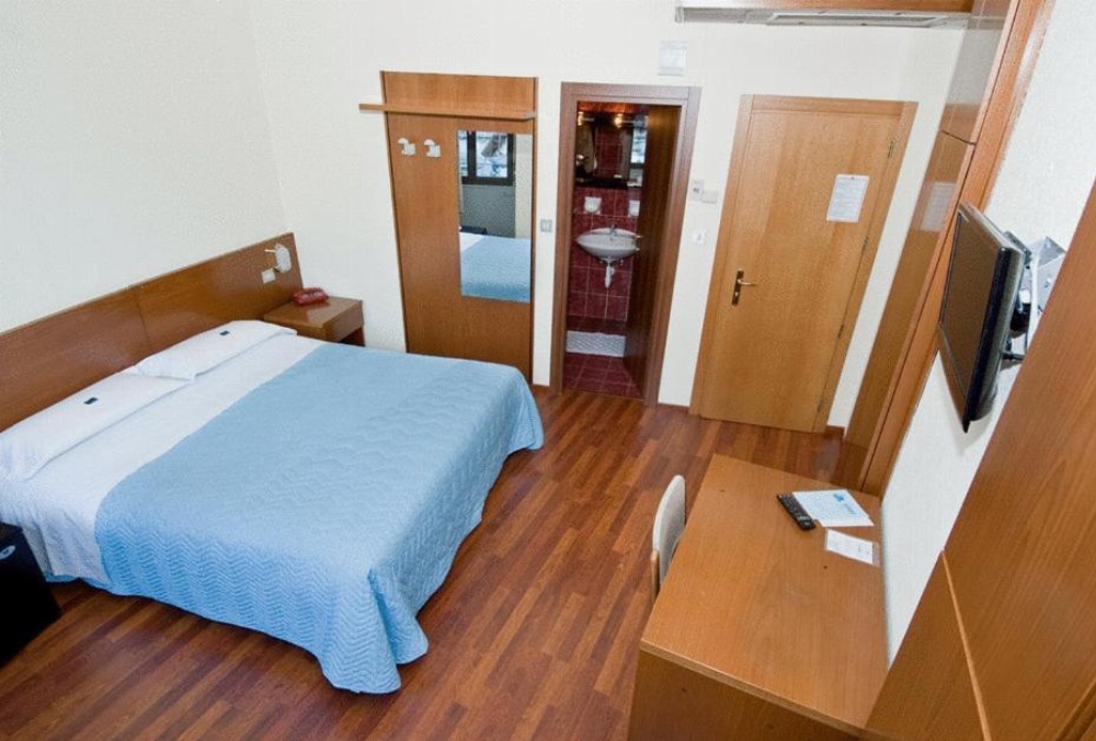 Room image 3